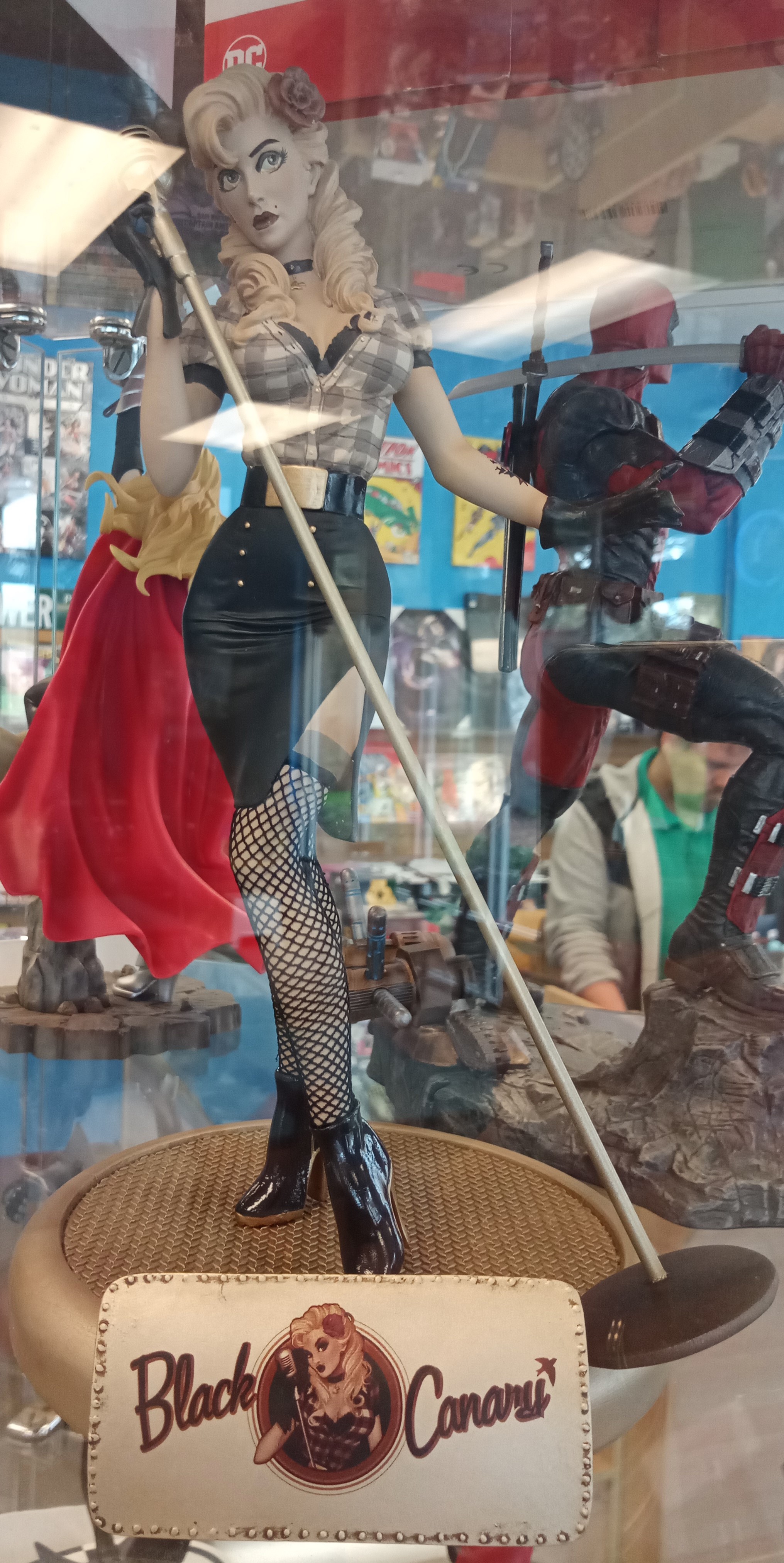 bombshell black canary statue